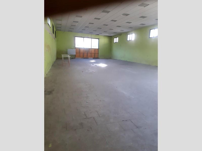 Capannone in Affitto a Capannori, 1'800€, 300 m²
