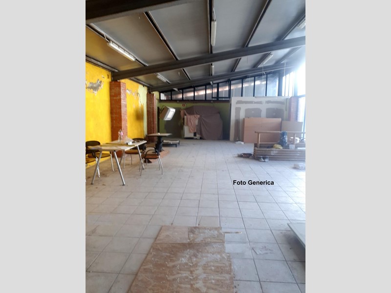 Capannone in Affitto a Capannori, 800€, 170 m²