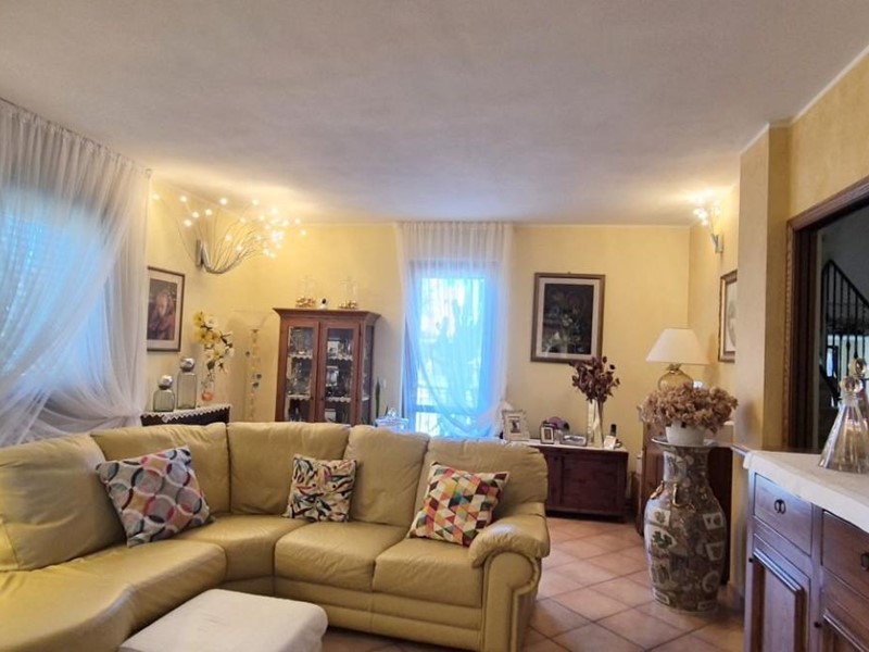 Villa in Vendita a Massarosa, zona Quiesa, 400'000€, 210 m², arredato, con Box
