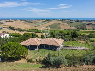 Villa in Vendita a San Clemente, 570'000€, 464 m²