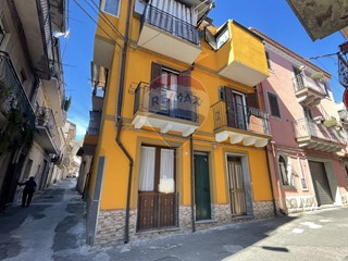 Casa Indipendente in Vendita a Francavilla di Sicilia, 85'000€, 196 m²