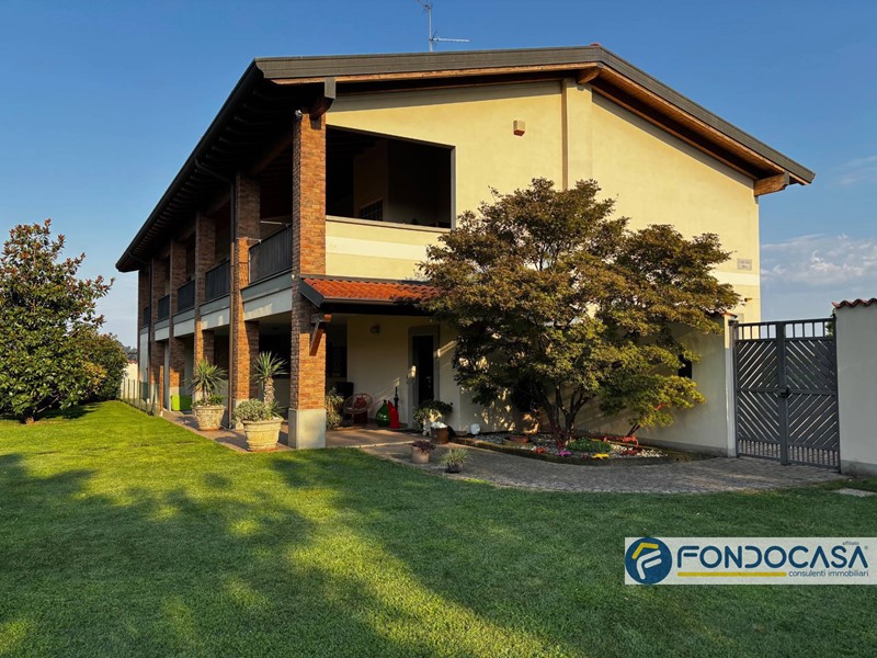 Villa in Vendita a Cologne, 850'000€, 350 m²