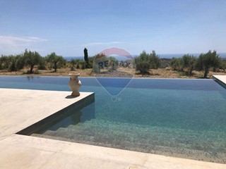 Villa in Vendita a Avola, 1'120'000€, 180 m²