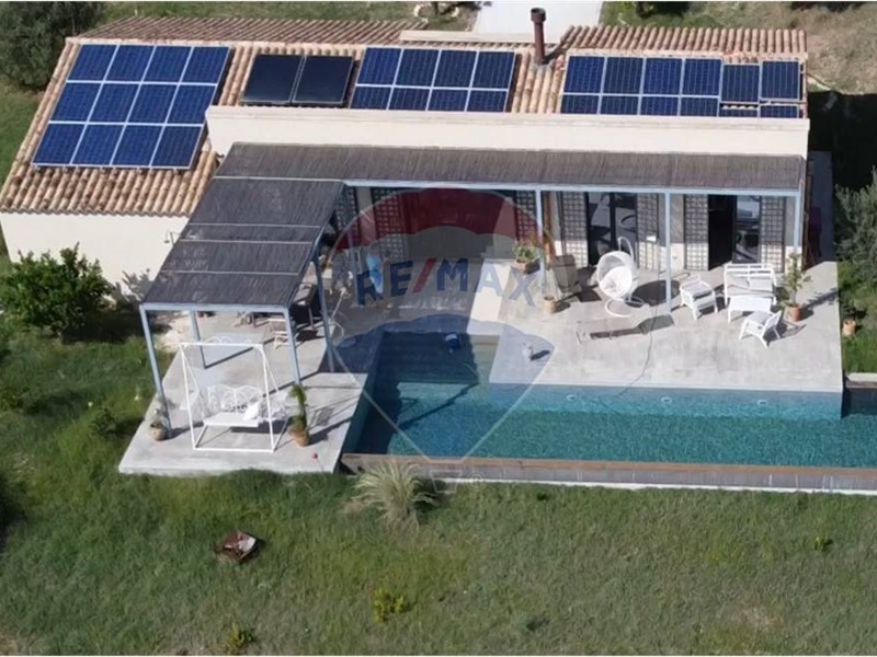 Villa in Vendita a Avola, 1'120'000€, 180 m²