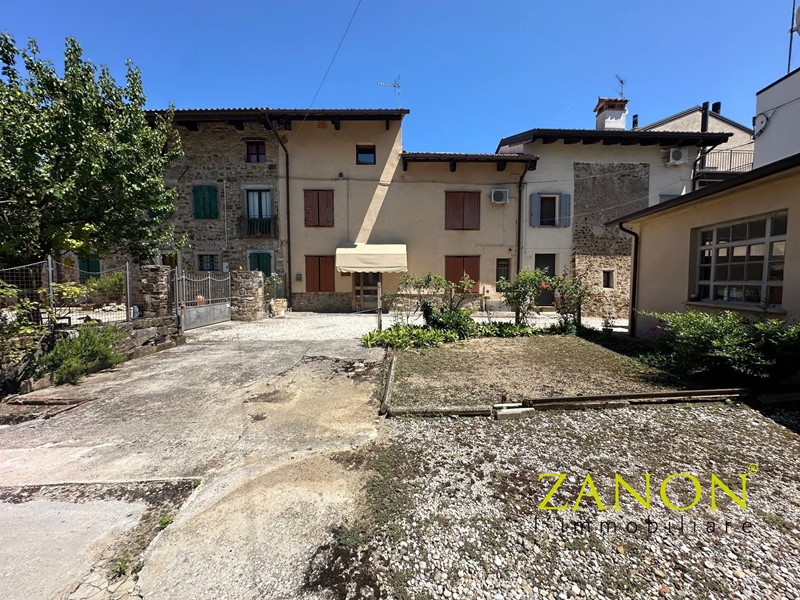 Casa Semi Indipendente in Vendita a Cormons, 109'000€, 145 m²