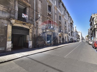 Immobile commerciale in Vendita a Catania, 400'000&euro;, 407 m²