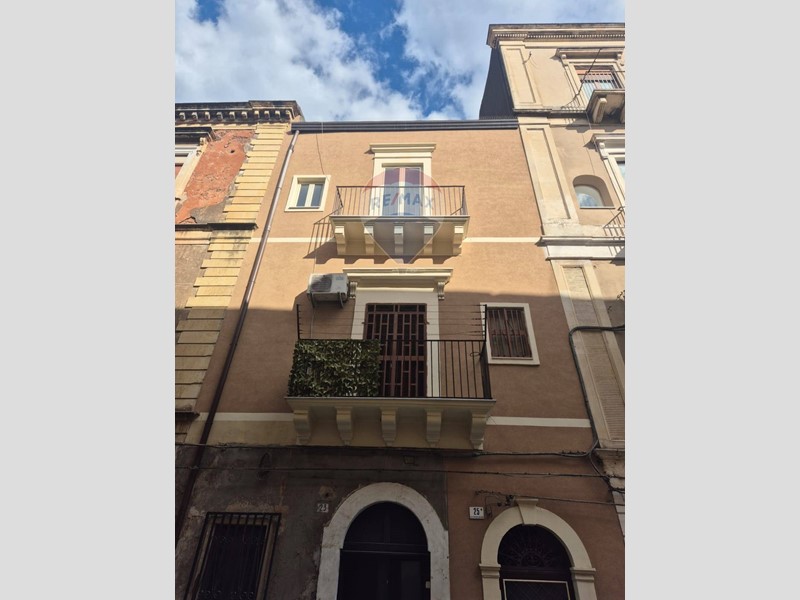 Casa Indipendente in Vendita a Catania, 99'000&euro;, 110 m²