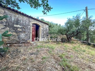 Rustico in Vendita a Piedimonte Etneo, 59'000€, 80 m²