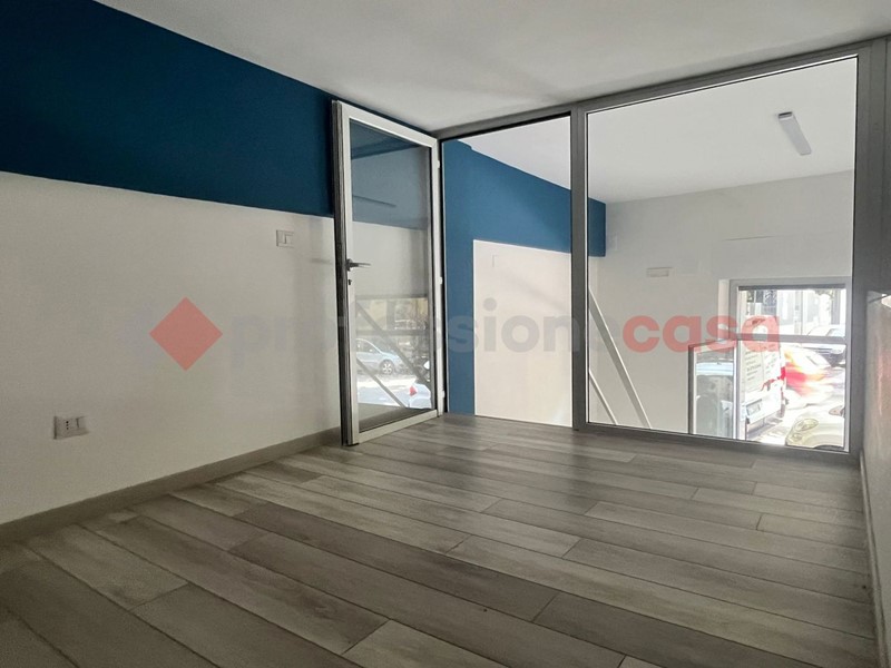 Negozio in Affitto a Cassino, 450€, 47 m²