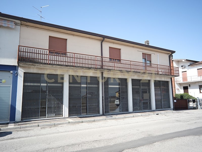 Immobile commerciale in Vendita a Bovolone, 115'000€, 219 m²