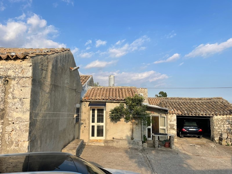 Appartamento in Vendita a Modica, zona SORDA PERIFERIA, 97'000€, 200 m²