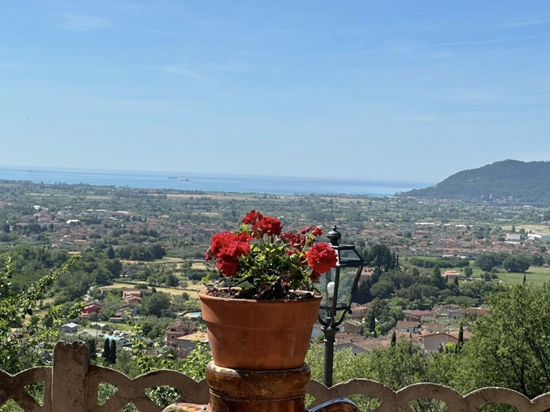 Casa Indipendente in Vendita a Fosdinovo, zona Caniparola, 648'000&euro;, 250 m²