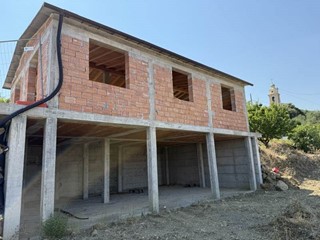 Casa Indipendente in Vendita a Imperia, zona Poggi, 250'000€, 148 m²