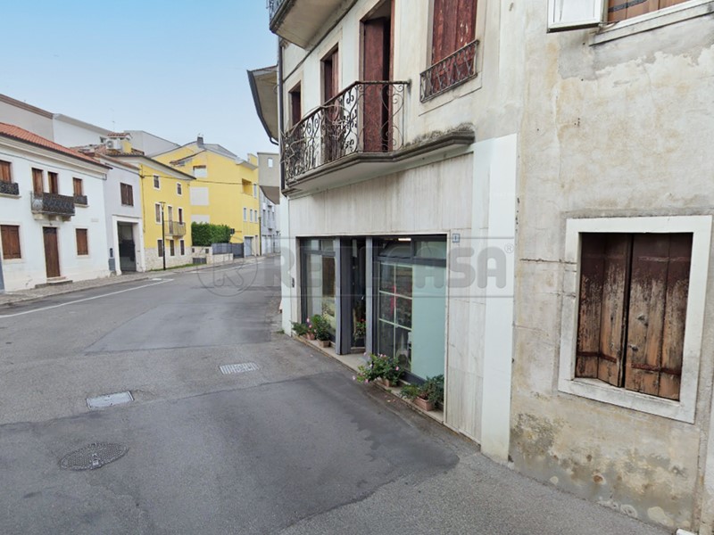 Immobile commerciale in Affitto a Castelgomberto, 500€, 45 m²