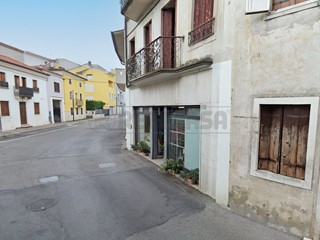 Immobile commerciale in Affitto a Castelgomberto, 500€, 45 m²