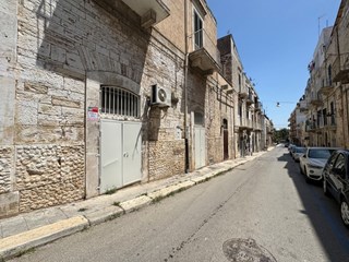 Magazzino in Affitto a Ruvo di Puglia, 400€, 110 m²