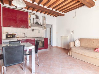 Bilocale in Vendita a Cascina, zona San Lorenzo a Pagnatico, 115'000€, 45 m², con Box