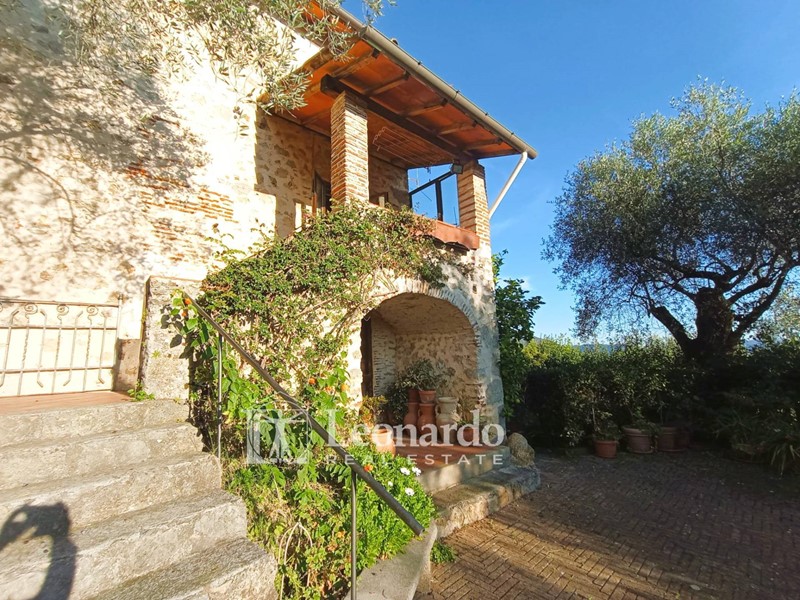 Casa Indipendente in Vendita a Camaiore, 850'000&euro;, 300 m²