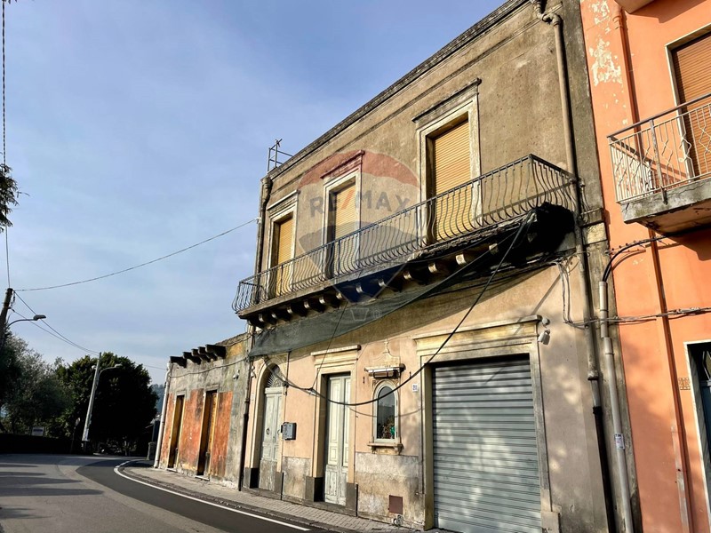 Casa Indipendente in Vendita a Acireale, 255'000€, 300 m²