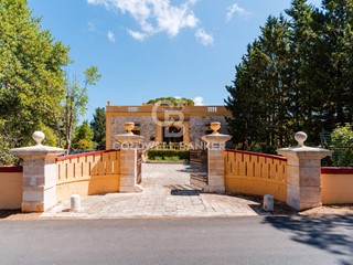 Villa in Vendita a Fasano, 850'000€, 371 m²