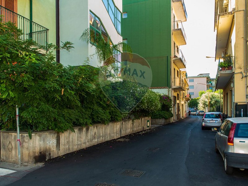Laboratorio in Affitto a Acireale, 650€, 100 m²