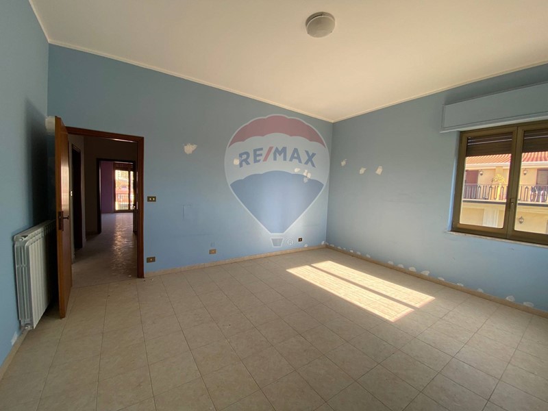 Appartamento in Vendita a Belpasso, 125'000€, 190 m²