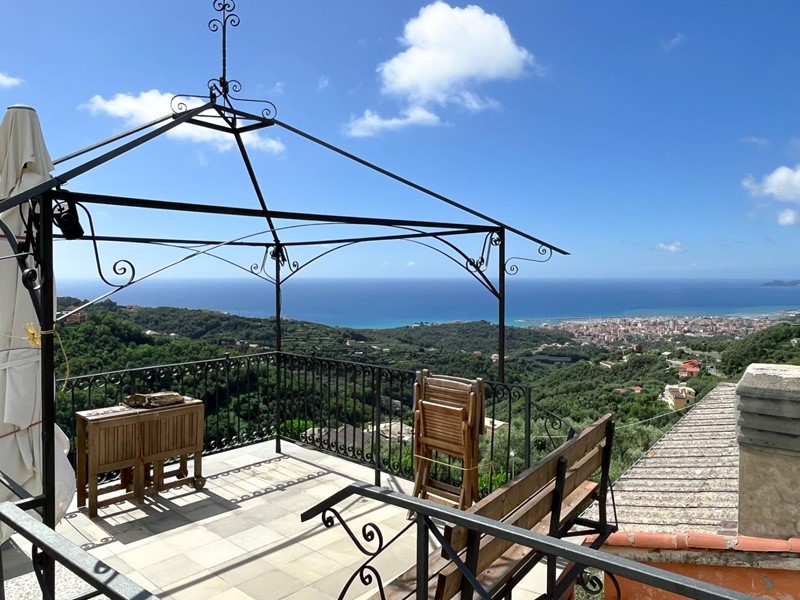 Quadrilocale in Vendita a Cogorno, 440'000€, 128 m²