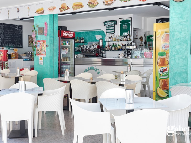 Attività commerciale in Vendita a Cattolica, 59'000&euro;, 118 m²