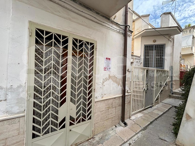 Casa Indipendente in Vendita a Canosa di Puglia, 74'999€, 123 m²
