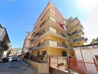 Quadrilocale in Vendita a Mondragone, zona Via Gubbio, 85'000€, 100 m²