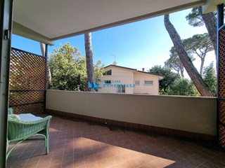 Quadrilocale in Vendita a Massa, zona Ronchi, 310'000&euro;, 90 m², arredato