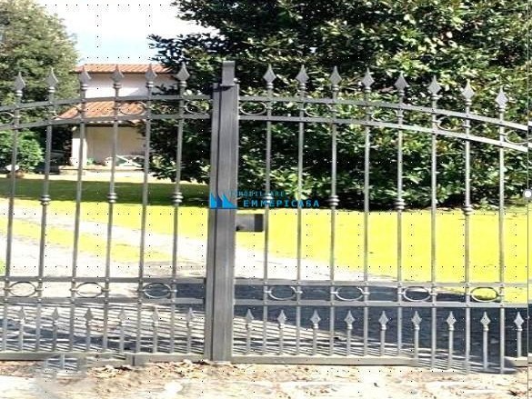 Villa in Vendita a Massa, zona Poveromo, 800'000&euro;, 167 m², arredato, con Box