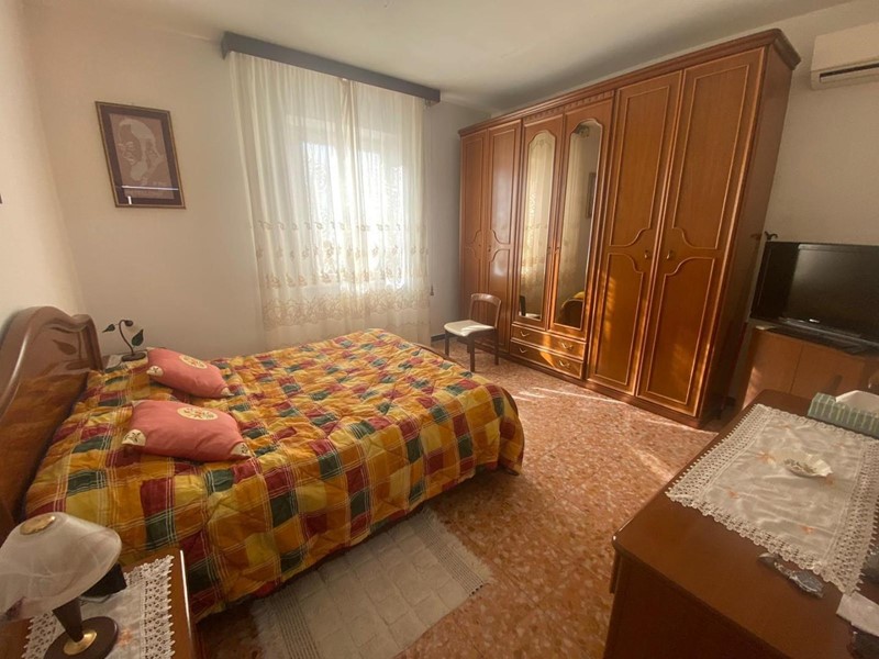 Casa Indipendente in Vendita a Castelnuovo Magra, zona Molicciara, 220'000€, 80 m², arredato, con Box