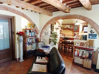 Casa Semi Indipendente in Vendita a Carrara, 285'000€, 178 m²