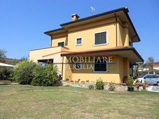 Villa in Vendita a Carrara, zona Fossone, 1'390'000€, 432 m², arredato