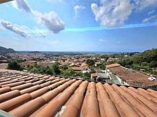 Appartamento in Vendita a Massa, zona Lavacchio, 330'000&euro;, 200 m², arredato, con Box