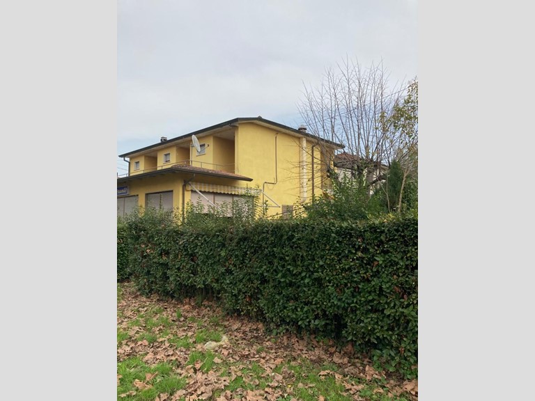 Attività commerciale in Vendita a Massa, zona Marina di Massa, 420'000€, 450 m²