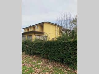 Attività commerciale in Vendita a Massa, zona Marina di Massa, 420'000€, 450 m²