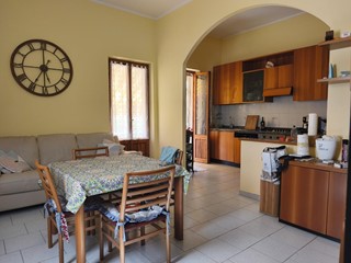 Casa Semi Indipendente in Vendita a Castelnuovo Magra, zona Molicciara, 250'000€, 140 m², arredato