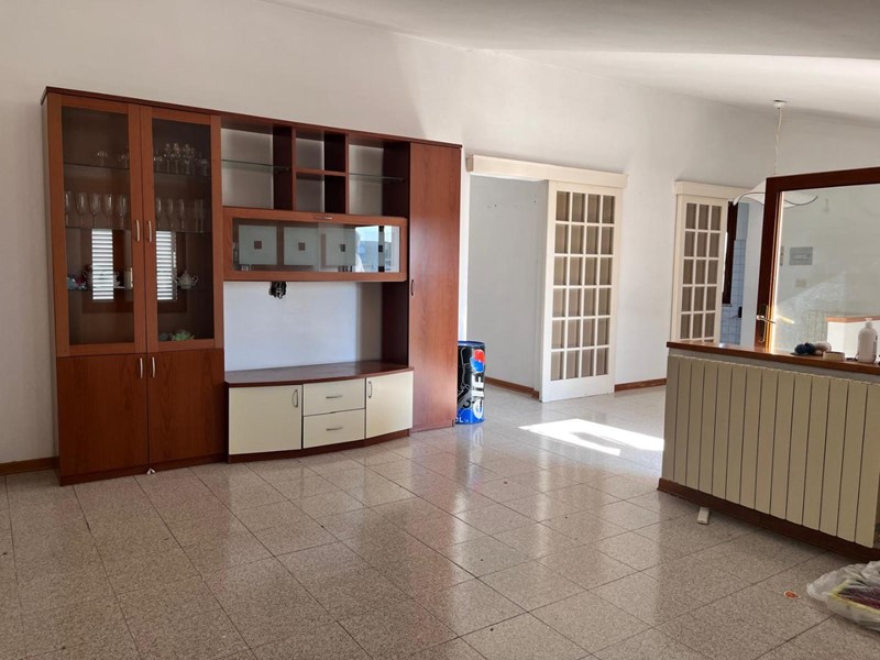 Villa bifamiliare in Vendita a Agliana, 380'000€, 330 m²