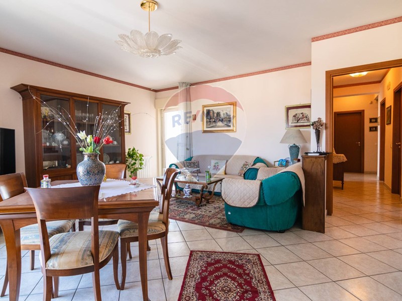 Appartamento in Vendita a Catania, 198'000&euro;, 142 m²