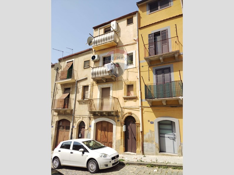 Casa Semi Indipendente in Vendita a Caltagirone, 33'000€, 120 m²