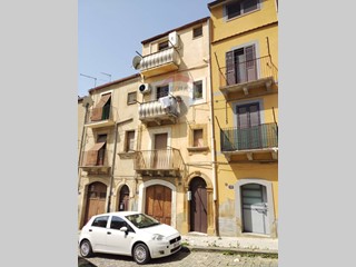 Casa Semi Indipendente in Vendita a Caltagirone, 33'000€, 120 m²
