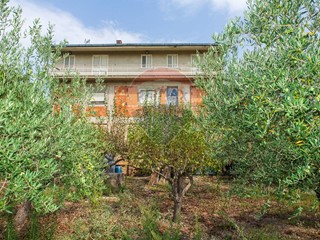 Villa in Vendita a Leonforte, 180'000€, 260 m²