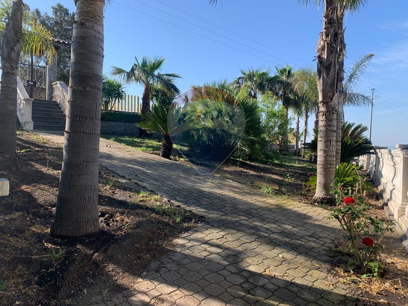 Villetta a schiera in Vendita a Belpasso, 550'000€, 160 m²