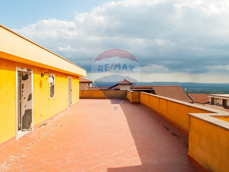 Attico in Vendita a Motta Sant'Anastasia, 70'000€, 72 m²