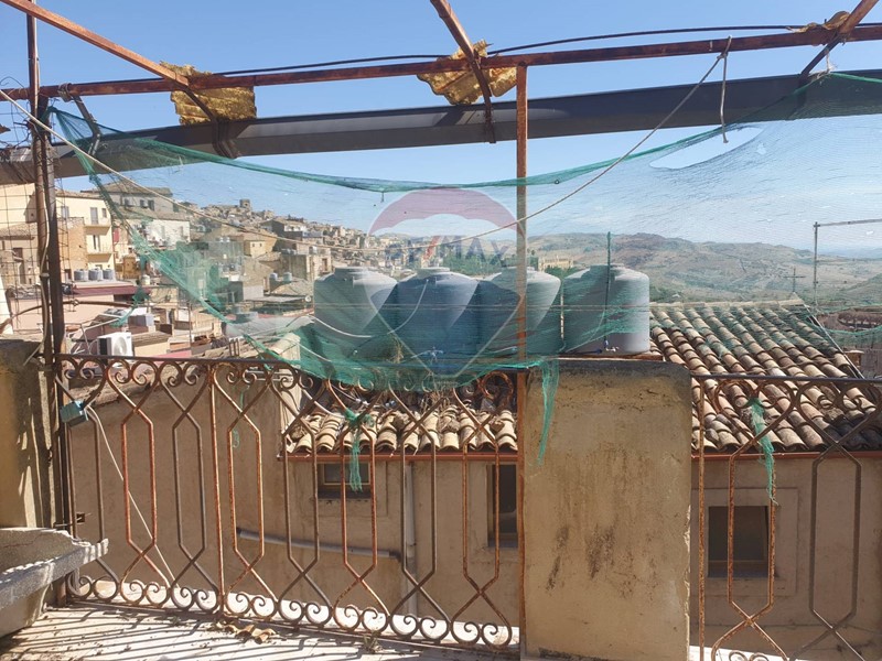 Casa Indipendente in Vendita a Caltagirone, 7'000€, 60 m²