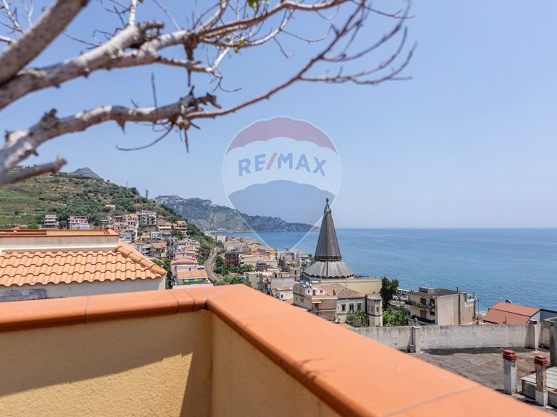Attico in Vendita a Giardini Naxos, 375'000€, 90 m²