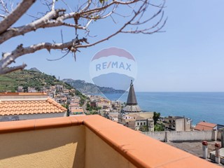 Attico in Vendita a Giardini Naxos, 375'000€, 90 m²