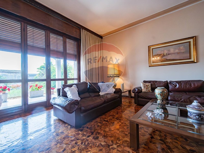 Villa in Vendita a Marcaria, 265'000&euro;, 290 m²